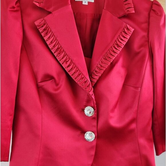 Crimson Elegance Pleated Lapel Skirt Suit - Picture 3 of 11